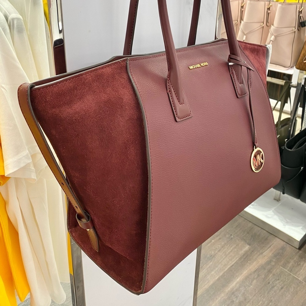 Michael Kors Avril Extra-Large
Leather Top-Zip Tote Bag In Oxblood
NWT - Picture 11 of 14